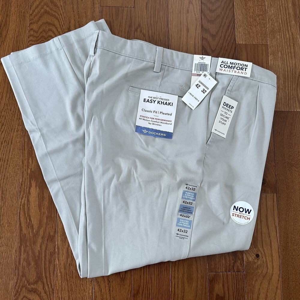 Dockers 42x32 Men’s Easy Khaki, Pleated, Comfort Waistband NWT
